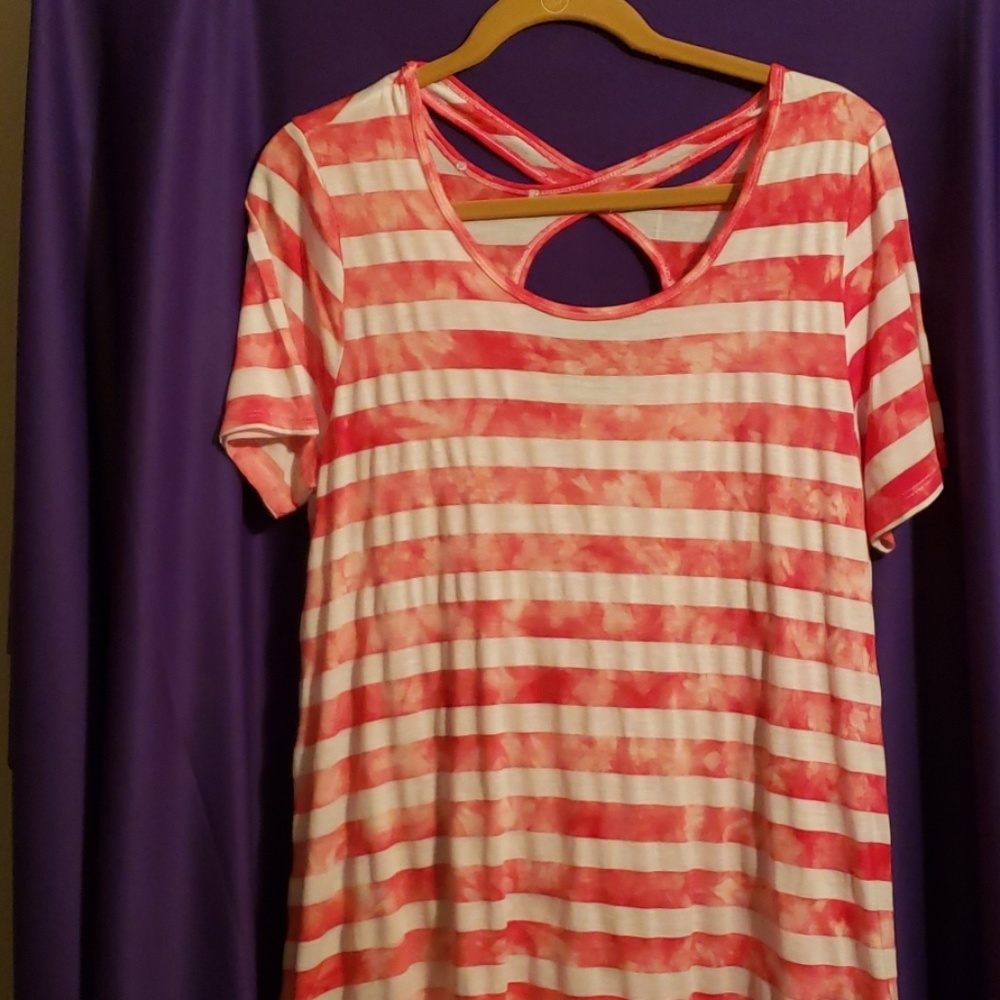 Red & white stripe criss cross back.